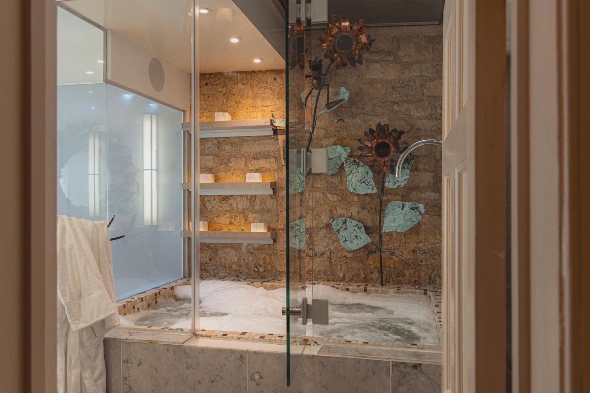 No 15 By Guesthouse, Bath Luaran gambar A shower enclosure with a fixed glass panel