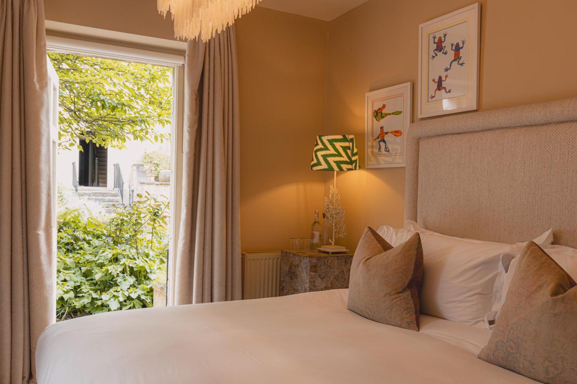No 15 By Guesthouse, Bath Luaran gambar A bedroom at the hotel