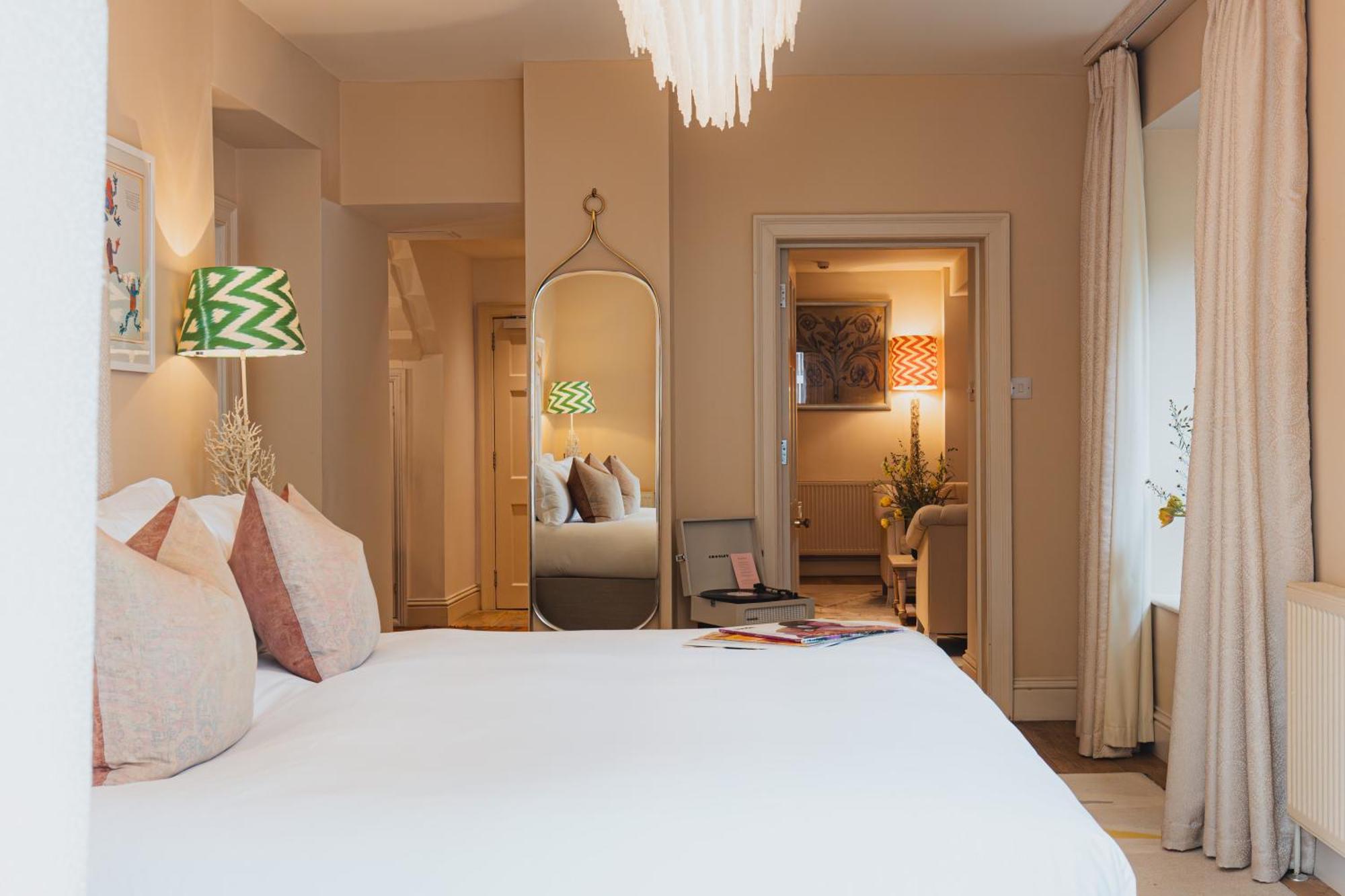 No 15 By Guesthouse, Bath Luaran gambar A bedroom at The Ivy Hotel