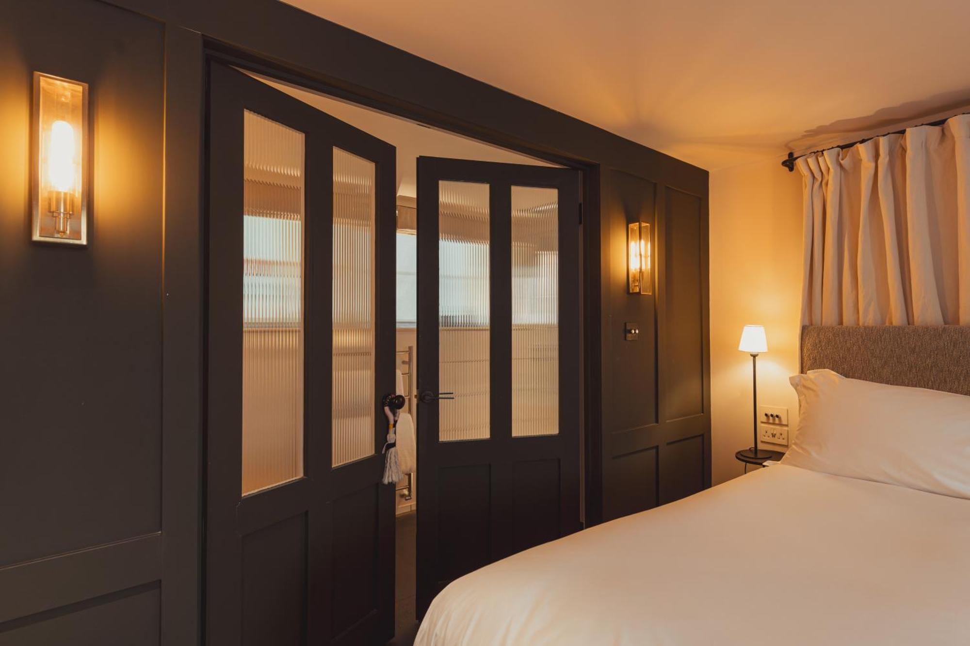 No 15 By Guesthouse, Bath Luaran gambar A room at the hotel
