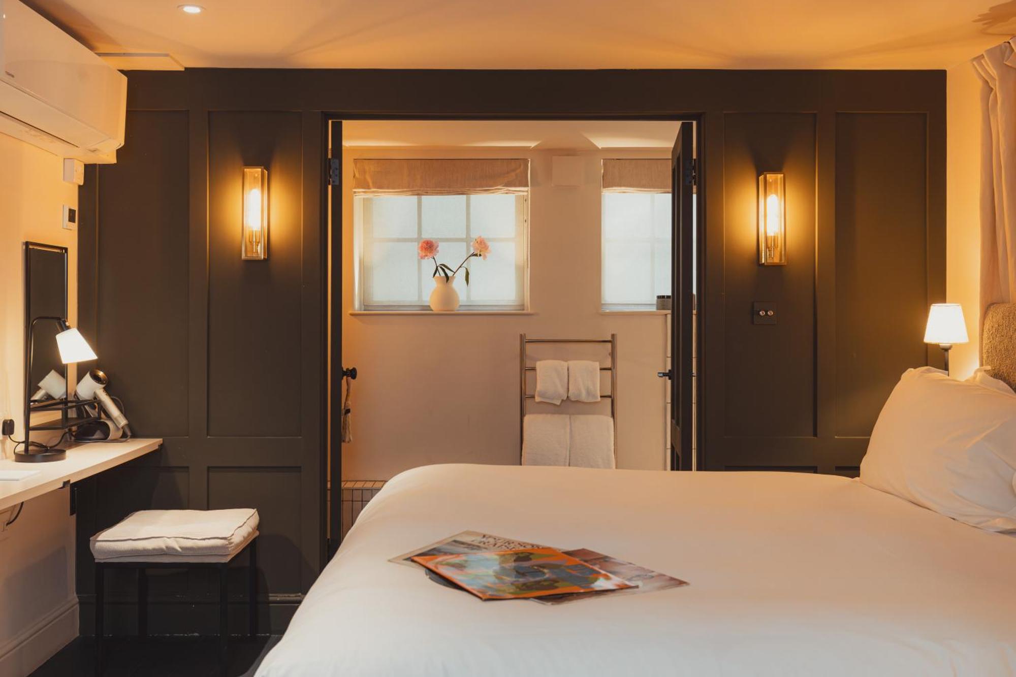 No 15 By Guesthouse, Bath Luaran gambar A room at The Mitre