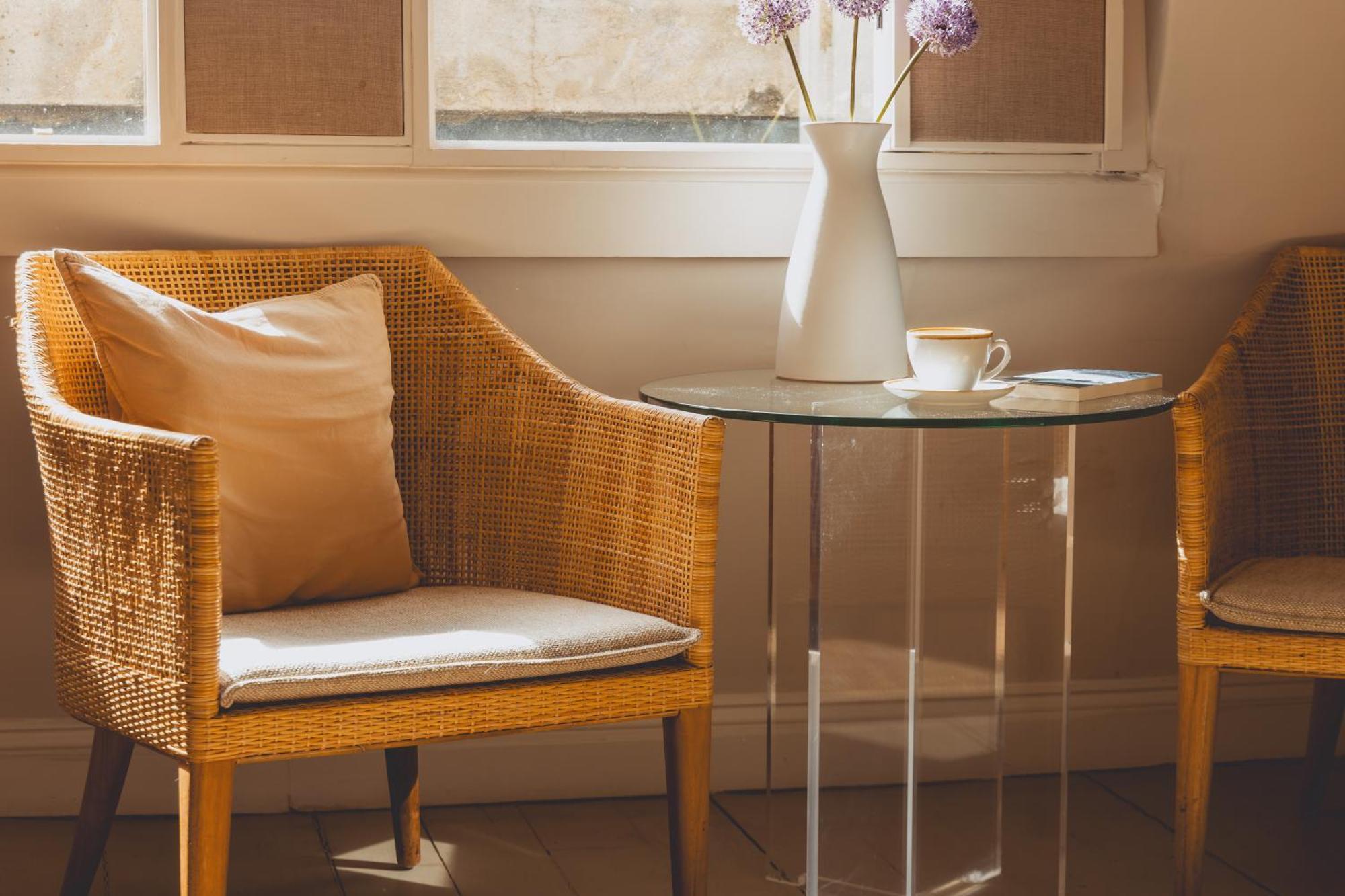 No 15 By Guesthouse, Bath Luaran gambar A table made of acrylic