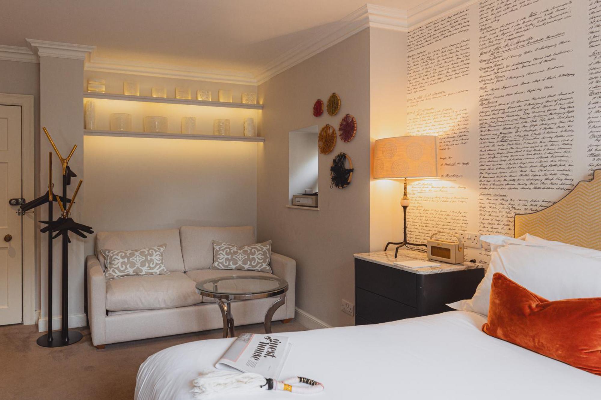 No 15 By Guesthouse, Bath Luaran gambar A room at the hotel
