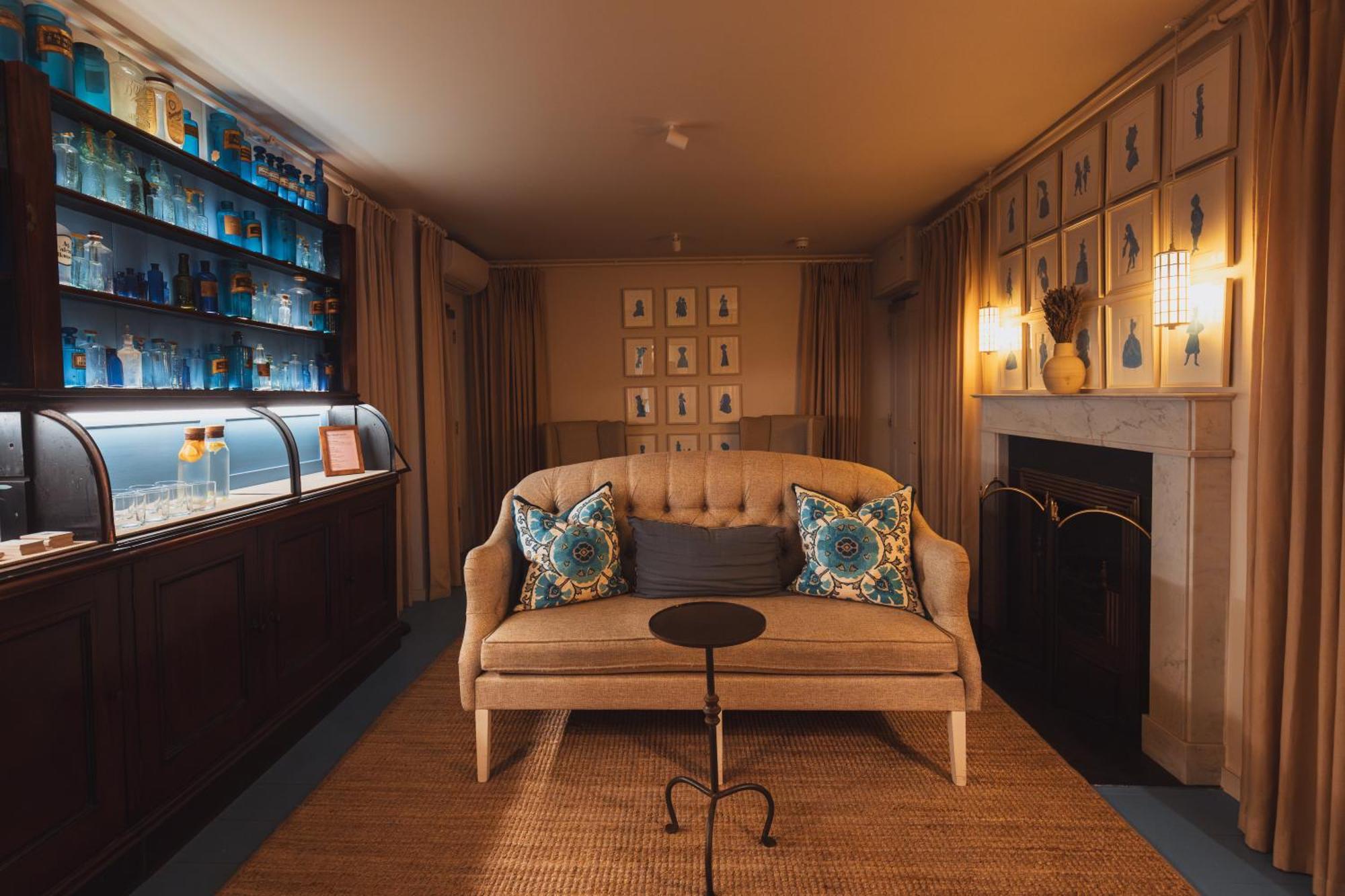 No 15 By Guesthouse, Bath Luaran gambar The bar at the 2019 edition of the London Design Festival
