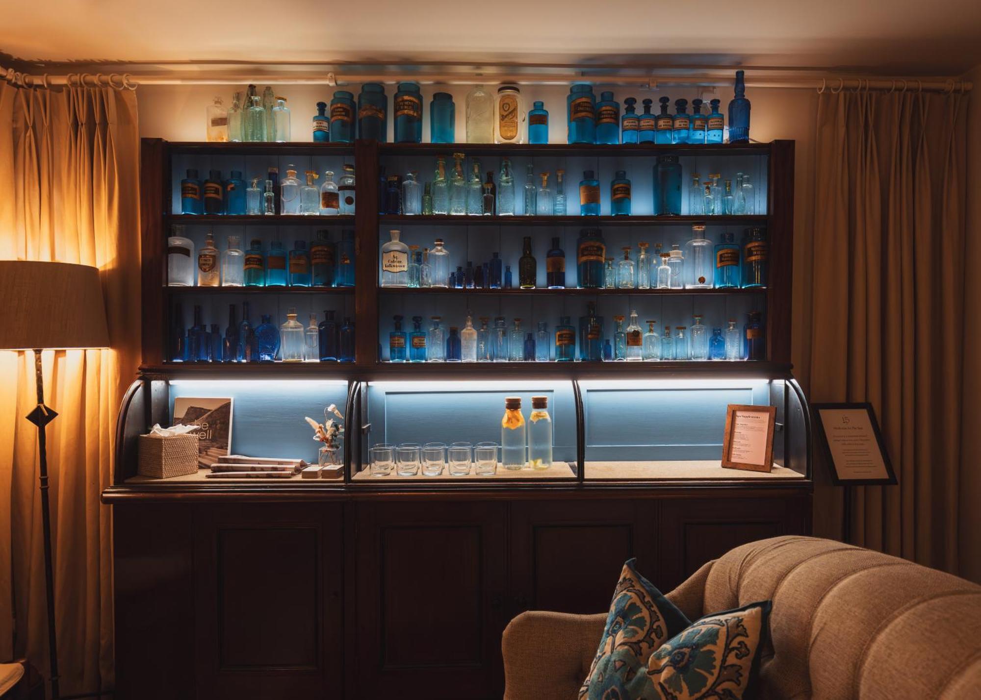 No 15 By Guesthouse, Bath Luaran gambar The bar at the 2019 edition of the G7 summit