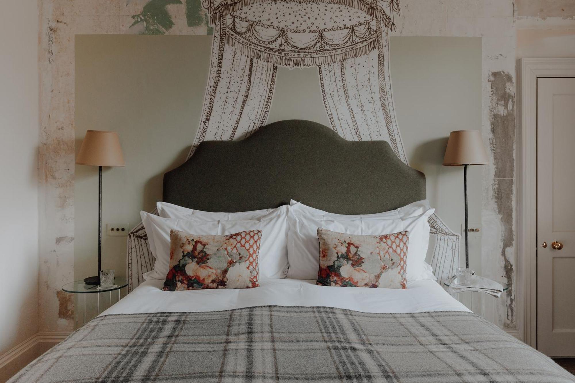 No 15 By Guesthouse, Bath Luaran gambar The bedroom at The Old Post Office